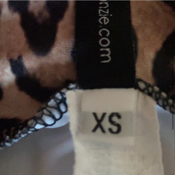 XS Onzie High-waisted Leopard Leggings 28”. - Picture 5 of 6